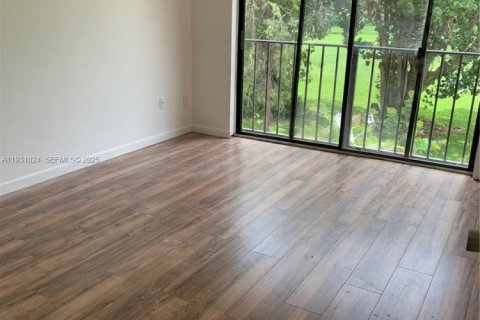 Touwnhouse à louer à Doral, Floride: 3 chambres, 159.05 m2 № 1991128 - photo 14