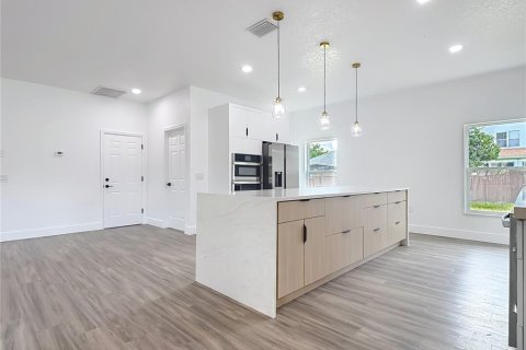 Casa en venta en Kissimmee, Florida, 4 dormitorios, 207.82 m2 № 2424269 - foto 16