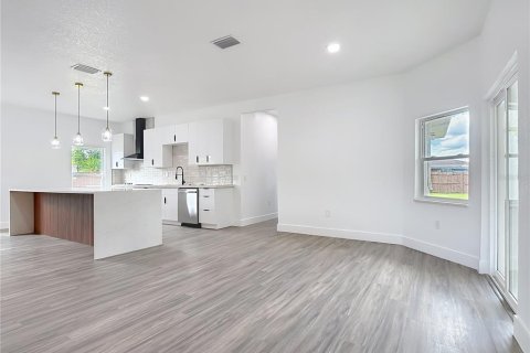 Casa en venta en Kissimmee, Florida, 4 dormitorios, 207.82 m2 № 2424269 - foto 11
