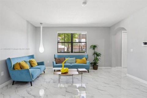 Townhouse in Miami, Florida 3 bedrooms, 195.47 sq.m. № 1941144 - photo 9