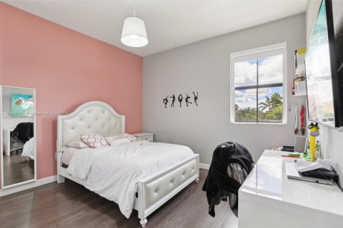 Townhouse in Miami, Florida 3 bedrooms, 195.47 sq.m. № 1941144 - photo 25