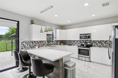 Townhouse in Miami, Florida 3 bedrooms, 195.47 sq.m. № 1941144 - photo 19