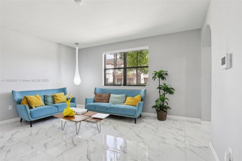 Townhouse in Miami, Florida 3 bedrooms, 195.47 sq.m. № 1941144 - photo 8