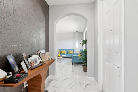 Townhouse in Miami, Florida 3 bedrooms, 195.47 sq.m. № 1941144 - photo 5
