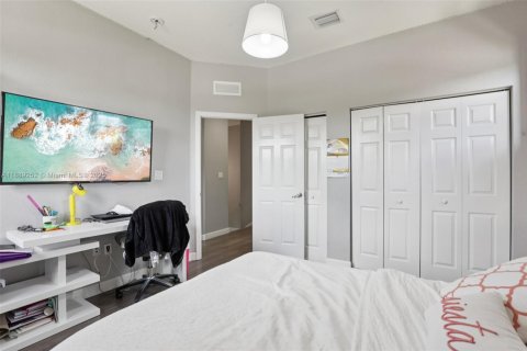 Townhouse in Miami, Florida 3 bedrooms, 195.47 sq.m. № 1941144 - photo 29
