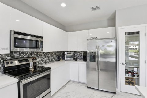Townhouse in Miami, Florida 3 bedrooms, 195.47 sq.m. № 1941144 - photo 23