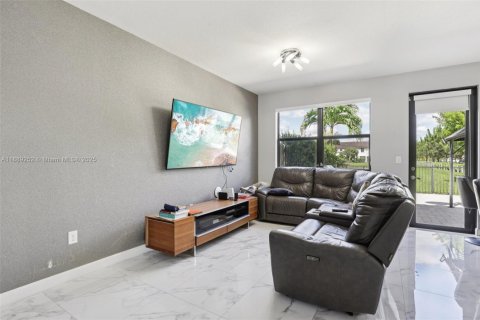 Townhouse in Miami, Florida 3 bedrooms, 195.47 sq.m. № 1941144 - photo 12