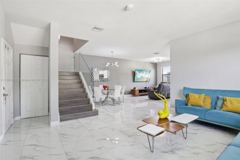 Townhouse in Miami, Florida 3 bedrooms, 195.47 sq.m. № 1941144 - photo 11
