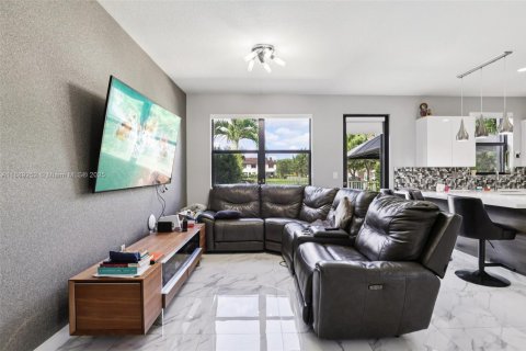Townhouse in Miami, Florida 3 bedrooms, 195.47 sq.m. № 1941144 - photo 13