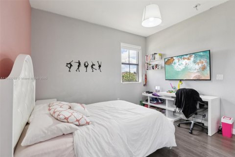 Townhouse in Miami, Florida 3 bedrooms, 195.47 sq.m. № 1941144 - photo 26