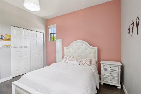 Townhouse in Miami, Florida 3 bedrooms, 195.47 sq.m. № 1941144 - photo 28