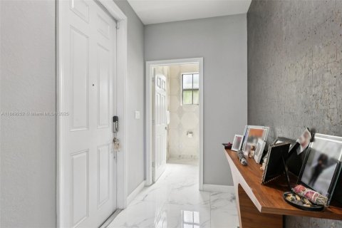 Townhouse in Miami, Florida 3 bedrooms, 195.47 sq.m. № 1941144 - photo 4