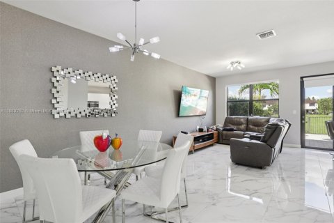 Townhouse in Miami, Florida 3 bedrooms, 195.47 sq.m. № 1941144 - photo 18