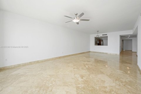Copropriété à vendre à Aventura, Floride: 3 chambres, 187.66 m2 № 1811844 - photo 12