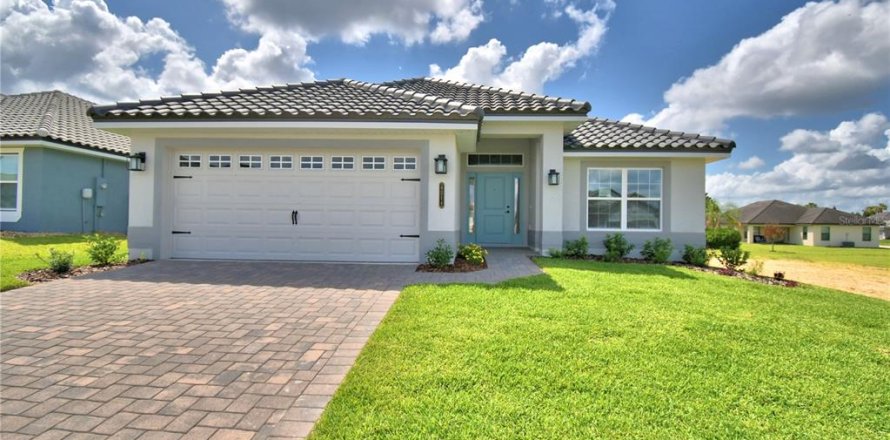 House in Auburndale, Florida 4 bedrooms, 169.08 sq.m. № 2102178
