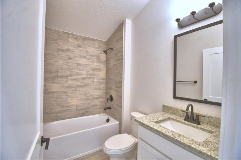 House in Auburndale, Florida 4 bedrooms, 169.08 sq.m. № 2102178 - photo 22