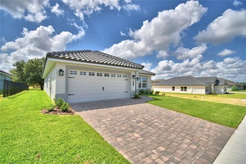 House in Auburndale, Florida 4 bedrooms, 169.08 sq.m. № 2102178 - photo 3