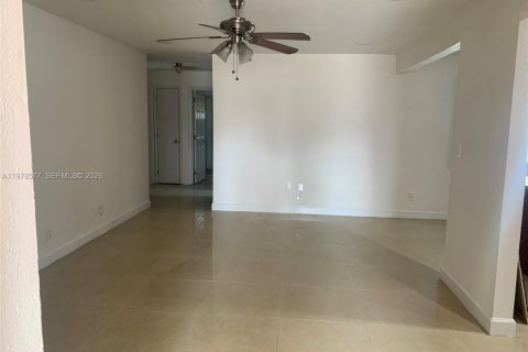 Casa en venta en Coral Springs, Florida, 4 dormitorios, 178.65 m2 № 2048435 - foto 3