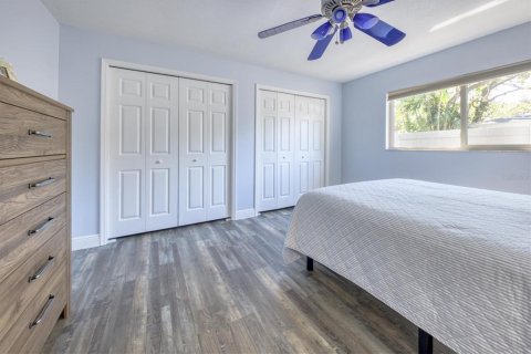 House in Largo, Florida 3 bedrooms, 211.91 sq.m. № 2093584 - photo 30