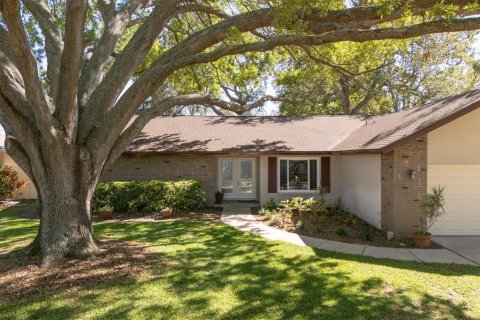 House in Largo, Florida 3 bedrooms, 211.91 sq.m. № 2093584 - photo 2