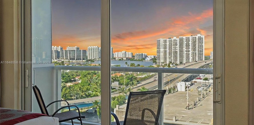 Studio in the Condo in Sunny Isles Beach, Florida  № 1701366