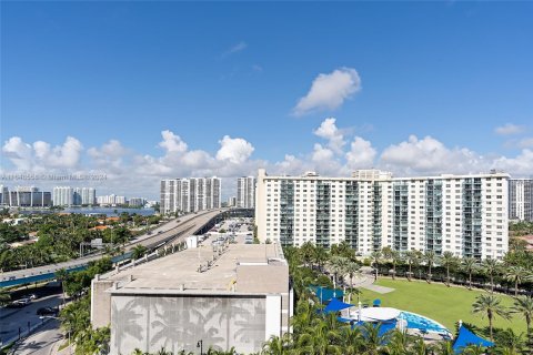Condo in Sunny Isles Beach, Florida  № 1701366 - photo 19