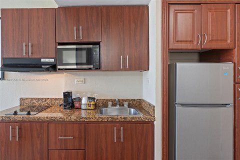 Condo in Sunny Isles Beach, Florida  № 1701366 - photo 8