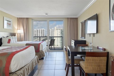 Condo in Sunny Isles Beach, Florida  № 1701366 - photo 12
