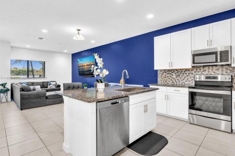 Townhouse in Fort Lauderdale, Florida 3 bedrooms, 164.07 sq.m. № 1938747 - photo 1