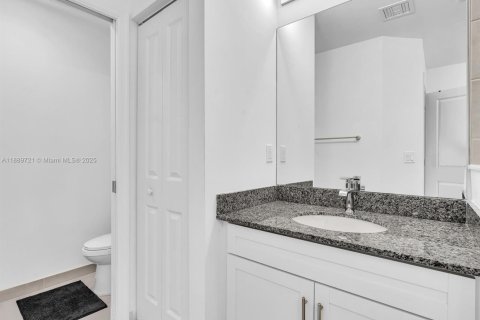 Townhouse in Fort Lauderdale, Florida 3 bedrooms, 164.07 sq.m. № 1938747 - photo 11
