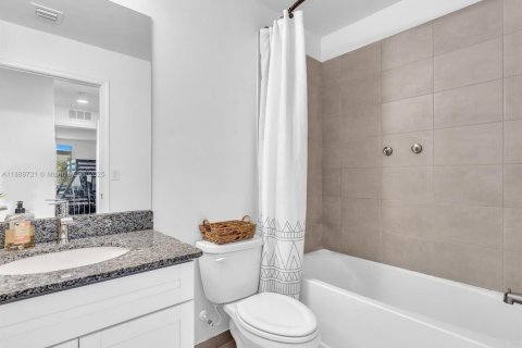 Townhouse in Fort Lauderdale, Florida 3 bedrooms, 164.07 sq.m. № 1938747 - photo 12