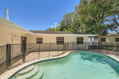 House in North Lauderdale, Florida 4 bedrooms, 155.7 sq.m. № 1686371 - photo 20