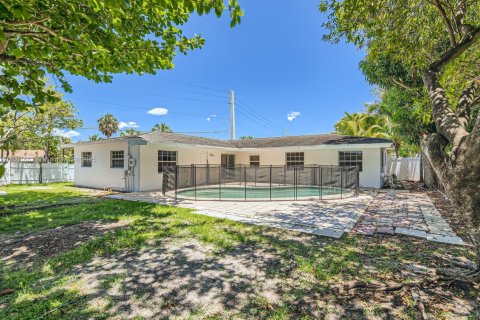 House in North Lauderdale, Florida 4 bedrooms, 155.7 sq.m. № 1686371 - photo 19