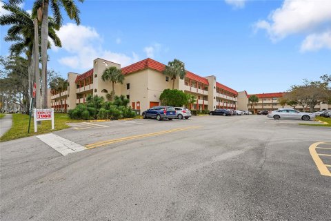 Condo in Sunrise, Florida, 2 bedrooms  № 2030007