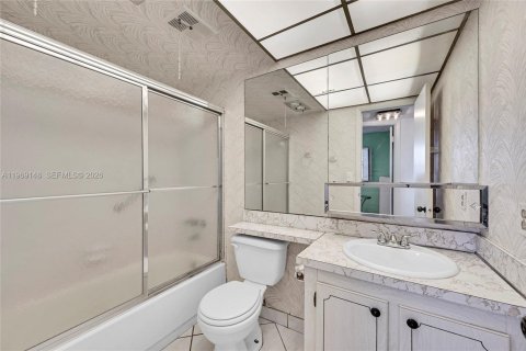 Condo in Sunrise, Florida, 2 bedrooms  № 2030007 - photo 23