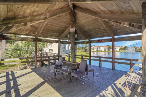 Condo in Sunrise, Florida, 2 bedrooms  № 2030007 - photo 29