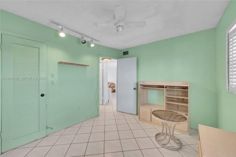 Condo in Sunrise, Florida, 2 bedrooms  № 2030007 - photo 22