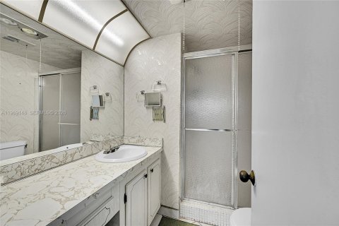 Condo in Sunrise, Florida, 2 bedrooms  № 2030007 - photo 19