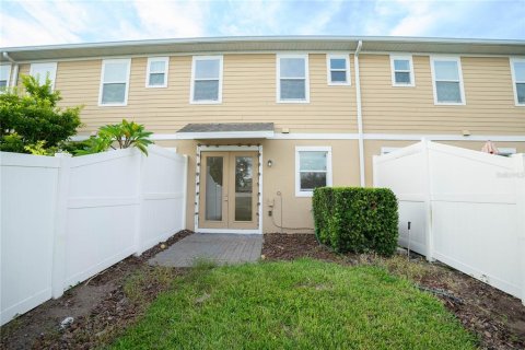 Townhouse in Orlando, Florida 3 bedrooms, 151.15 sq.m. № 1903925 - photo 2