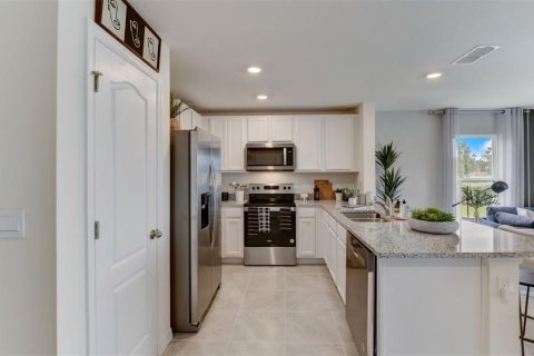 Townhouse in Saint Cloud, Florida 3 bedrooms, 135.92 sq.m. № 1615902 - photo 7