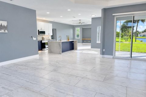 Villa ou maison à vendre à Bradenton, Floride: 3 chambres, 178.74 m2 № 2433142 - photo 2
