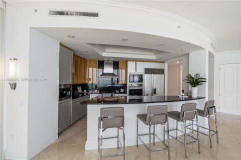 Condo in Bal Harbour, Florida, 2 bedrooms  № 2067576 - photo 13