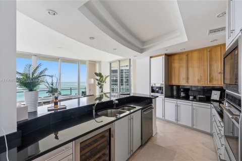 Condo in Bal Harbour, Florida, 2 bedrooms  № 2067576 - photo 15