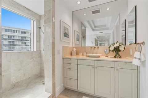 Condo in Bal Harbour, Florida, 2 bedrooms  № 2067576 - photo 22