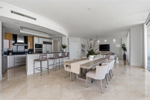 Condo in Bal Harbour, Florida, 2 bedrooms  № 2067576 - photo 10