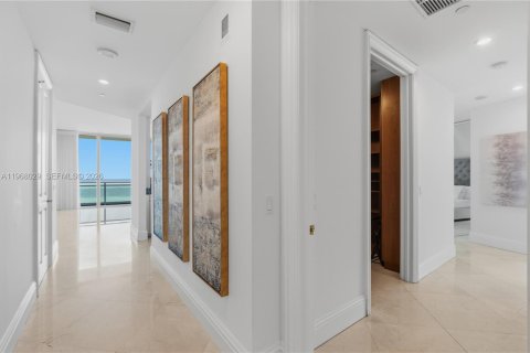 Condo in Bal Harbour, Florida, 2 bedrooms  № 2067576 - photo 25