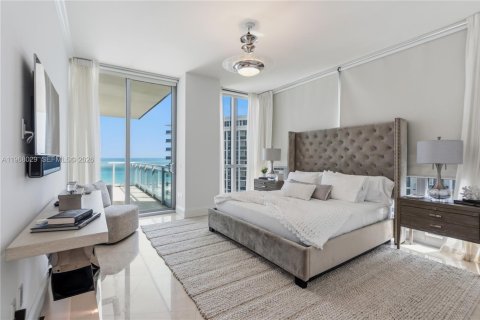 Condo in Bal Harbour, Florida, 2 bedrooms  № 2067576 - photo 17