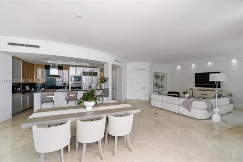 Condo in Bal Harbour, Florida, 2 bedrooms  № 2067576 - photo 11