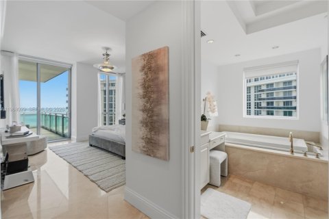 Condo in Bal Harbour, Florida, 2 bedrooms  № 2067576 - photo 19