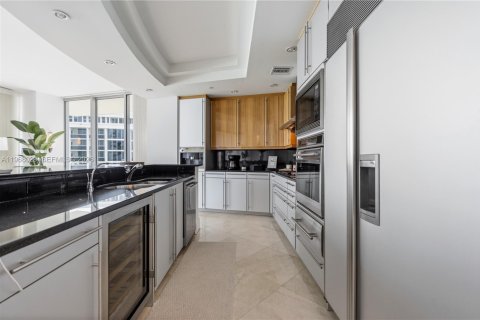 Condo in Bal Harbour, Florida, 2 bedrooms  № 2067576 - photo 16